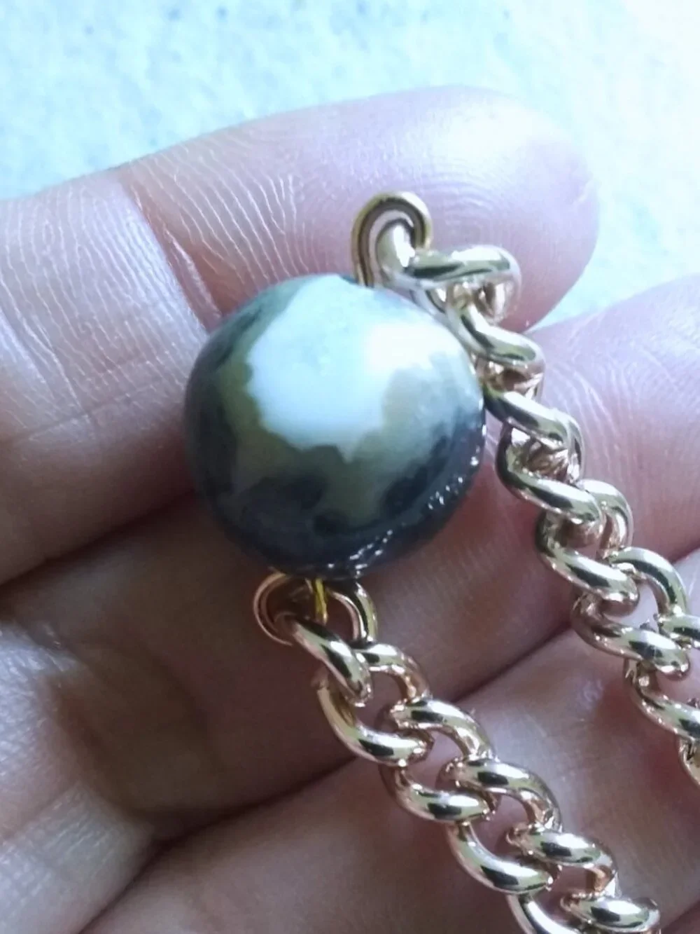 Minimalist Monochrome Chain Bracelet w. multi-hued India Agate Bead. Fits 7-7.5